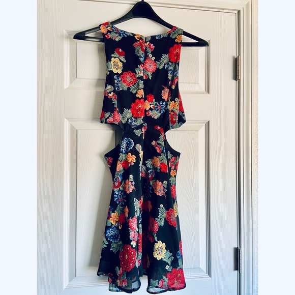 Elise Ryan Floral Cut-Out Summer Dress - Picture 2 of 5